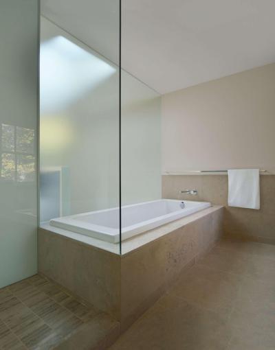 Minimál stílusú fürdőszoba - fürdő / WC ötlet, modern stílusban