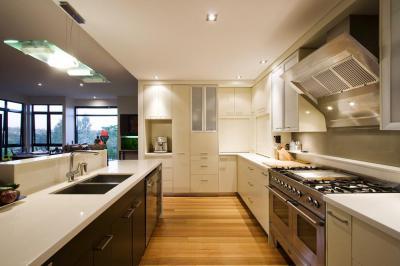 Tágas konyha - konyha / étkező ötlet, modern stílusban