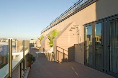 Zuhany a teraszon - erkély / terasz ötlet, modern stílusban