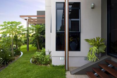 Modern családi ház - homlokzat ötlet, modern stílusban