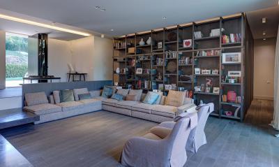 Szinteltolás a nappaliban - nappali ötlet, modern stílusban