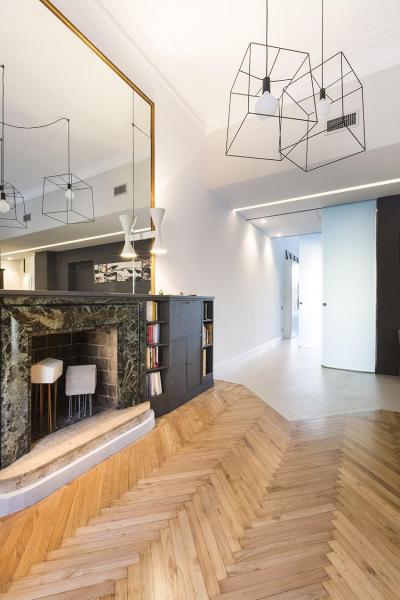 Klasszikus és modern egy térben - nappali ötlet, modern stílusban