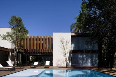 Pihenő terasz medencével - erkély / terasz ötlet, modern stílusban