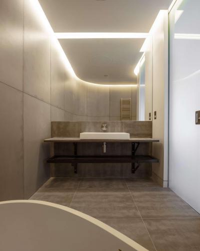 Ultramodern fürdőszoba - fürdő / WC ötlet, modern stílusban