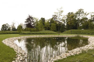 Kerti tó kavicsparttal - kert / udvar ötlet, modern stílusban
