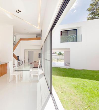 Teraszra nyíló étkező - nappali ötlet, modern stílusban