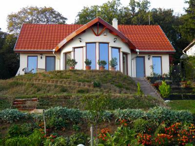 TONDACH® Bolero kerámia tetőcserép terrakotta színben - tető ötlet, modern stílusban