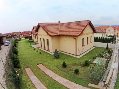 TONDACH® Twist kerámia tetőcserép piros antik színben - tető ötlet, modern stílusban