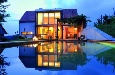 TONDACH® Hódfarkú félköríves vágású kerámia tetőcserép téglavörös színben - tető ötlet, modern stílusban