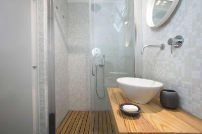 Mozaikcsempe a fürdőben - fürdő / WC ötlet, modern stílusban