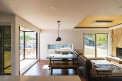 Nappali bőrkanapéval - nappali ötlet, modern stílusban