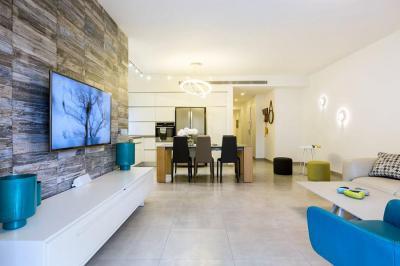 Egyedi falburkolat - nappali ötlet, modern stílusban