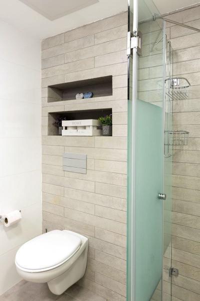 Kicsi fürdőszoba zuhanyfülkével - fürdő / WC ötlet, modern stílusban