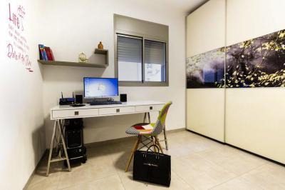 Dolgozósarok és gardrób - dolgozószoba ötlet, modern stílusban