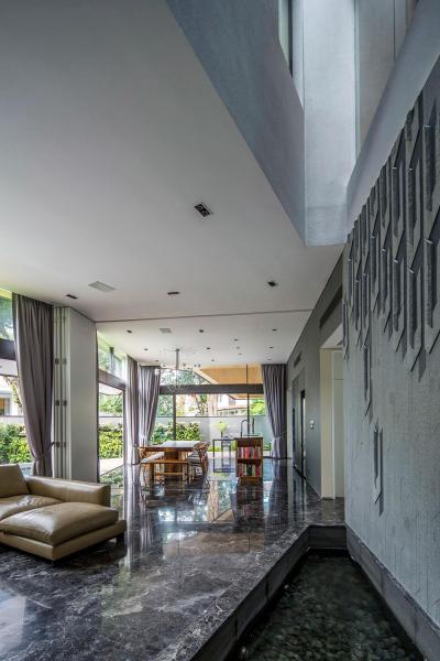 Nappali díszmedencével - nappali ötlet, modern stílusban