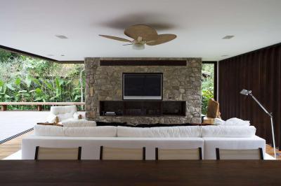 Terméskő fal a nappaliban - nappali ötlet, modern stílusban