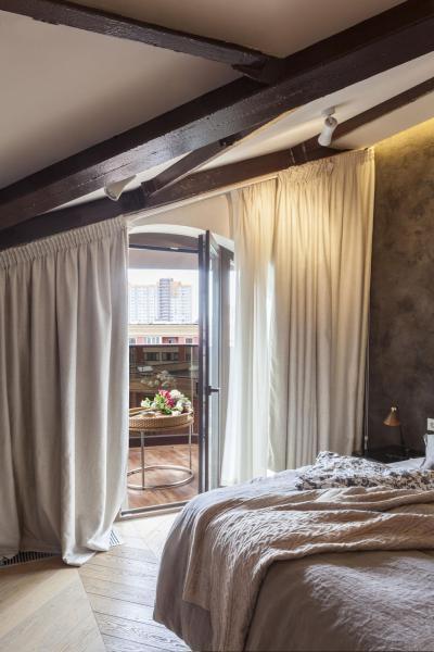 Rusztikus hálószoba a tetőtérben - tetőtér ötlet, rusztikus stílusban