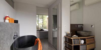 Fekete fürdőkád - fürdő / WC ötlet, modern stílusban