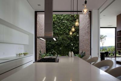 Fehér konyha üvegfallal - konyha / étkező ötlet, modern stílusban