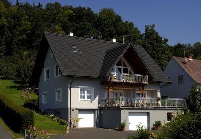 TONDACH® Figaro kerámia tetőcserép antracit színben - tető ötlet, modern stílusban