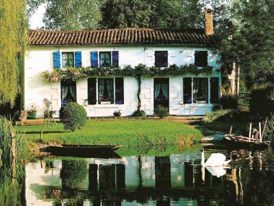 Ház tóval - homlokzat ötlet, klasszikus stílusban