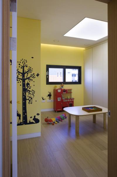 Bevilágító ablak a gyerekszobában - gyerekszoba ötlet, modern stílusban