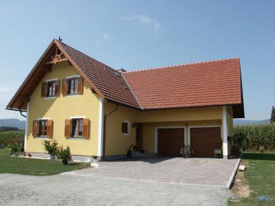 TONDACH® Tangó+ kerámia tetőcserép engóbozott piros színben - tető ötlet, rusztikus stílusban