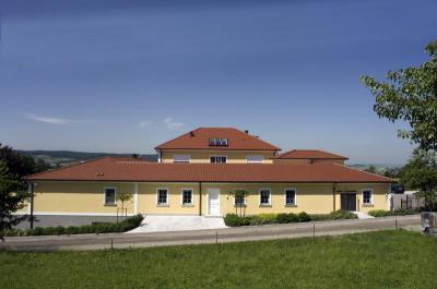 TONDACH® Bolero kerámia tetőcserép engóbozott rézbarna színben - tető ötlet, modern stílusban