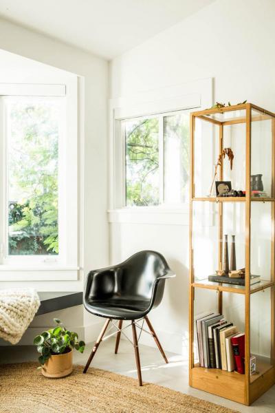 Pihenősarok design székkel - nappali ötlet