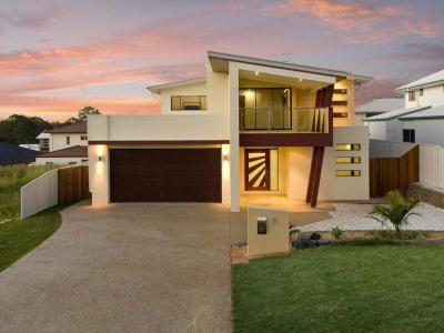 Bejárati ajtó35 - garázs ötlet, modern stílusban