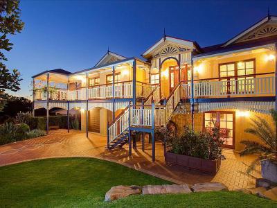 Különböző formák és alakzatok a háztetőn14 - tető ötlet, klasszikus stílusban