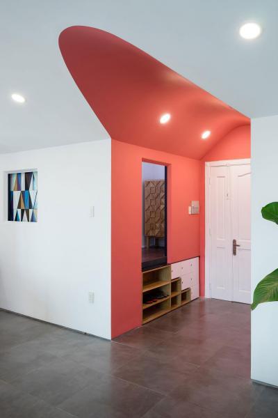 Színes fal az előszobában - előszoba ötlet, modern stílusban