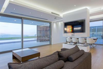 Biokandalló a nappaliban - nappali ötlet, modern stílusban