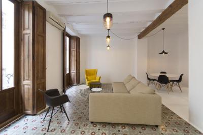 Régies belső modern bútorokkal - nappali ötlet