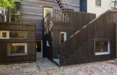 Látványos kerítés - homlokzat ötlet, modern stílusban