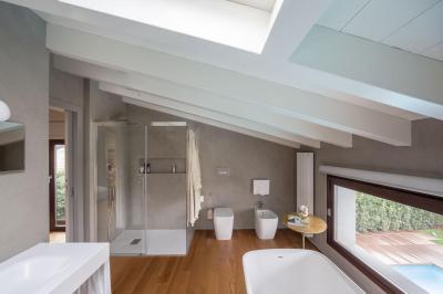 Melegburkolat a fürdőben - fürdő / WC ötlet, modern stílusban