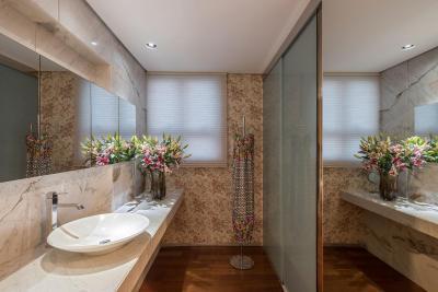 Márványburkolat a fürdőben - fürdő / WC ötlet, modern stílusban