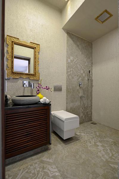 Látványos burkolat és kőmosdó - fürdő / WC ötlet, egzotikus stílusban