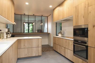 Natúr fa konyhafrontok - konyha / étkező ötlet, modern stílusban