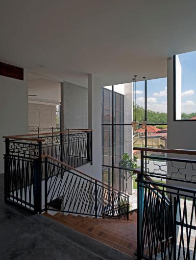 Látványos lépcsőkorlát - belső továbbiak ötlet, modern stílusban