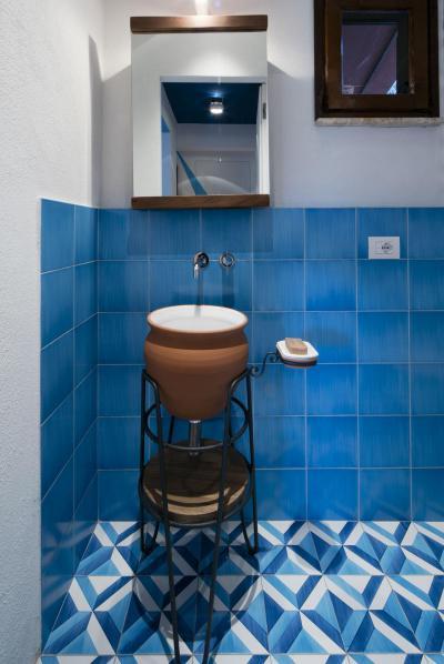 Különleges mosdó megoldás - fürdő / WC ötlet, mediterrán stílusban