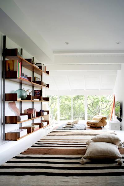 Laza olvasósarok a nappaliban - nappali ötlet, modern stílusban