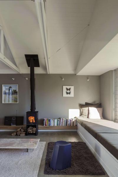 Nagy belmagasság a nappaliban - nappali ötlet, modern stílusban