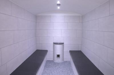 Gőzkabin Lambda Wedi építőlemez alkalmazásával - belső továbbiak ötlet, modern stílusban