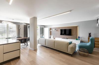 Nappali oszloppal - nappali ötlet, modern stílusban