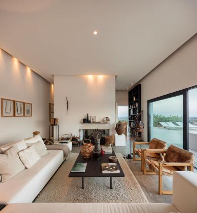 Álmennyezet látványos világítással - nappali ötlet, modern stílusban
