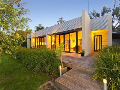 Homlokzatok55 - homlokzat ötlet, modern stílusban