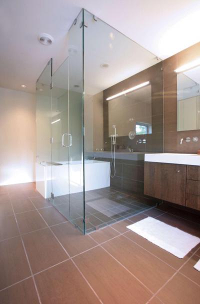 Épített zuhanyfülke üveg határolókkal - fürdő / WC ötlet, modern stílusban