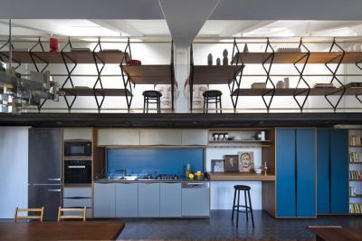 Galéria a konyha fölött - konyha / étkező ötlet, modern stílusban