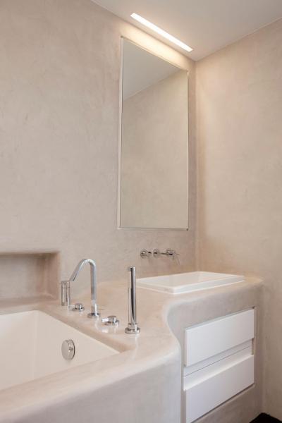 Épített bútor a fürdőszobában - fürdő / WC ötlet, modern stílusban